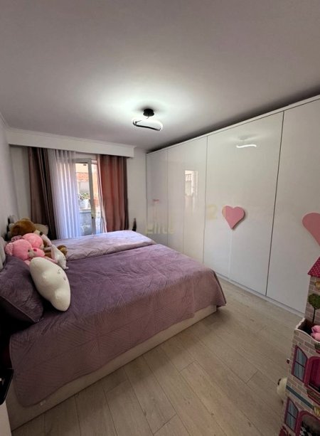 Tirane, jepet me qera apartament 2+1 Kati 3, 116 m² 800 € (BRRYLI)