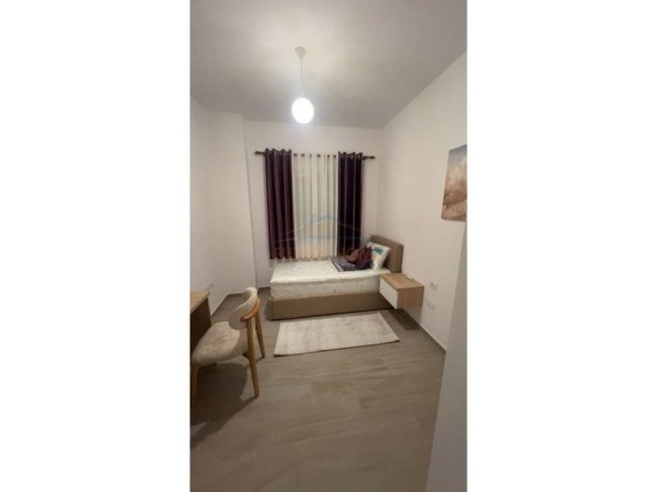 Tirane, jepet me qera apartament 2+1 Kati 4, 106 m² 650 € (kamez perballe bashkise)
