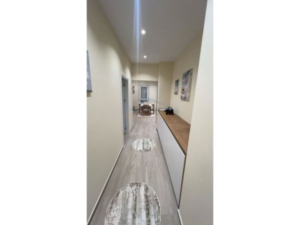 Tirane, jepet me qera apartament 2+1 Kati 4, 106 m² 650 € (kamez perballe bashkise)