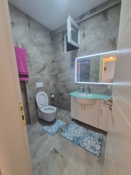 Tirane, jepet me qera apartament 2+1+Ballkon Kati 3, 900 € (Xhamia e Selitës)