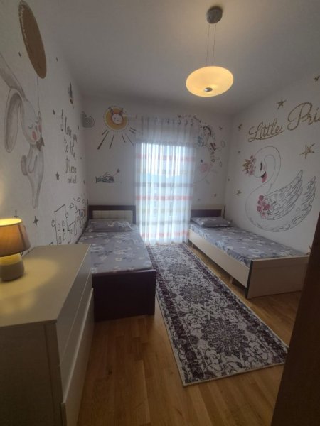 Tirane, jepet me qera apartament 2+1+Ballkon Kati 3, 900 € (Xhamia e Selitës)