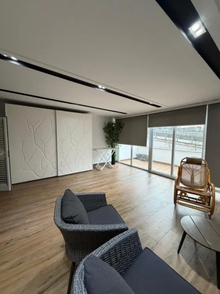 Tirane, jepet me qera apartament 2+1+Ballkon Kati 2, 1.000 € (komune e Parisit)