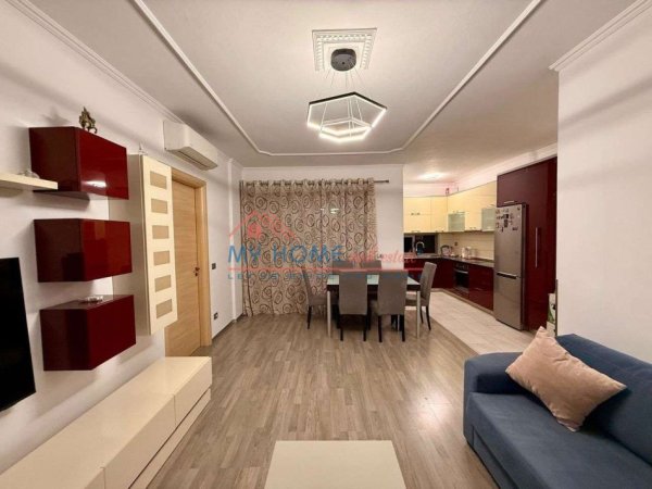 Tirane, jepet me qera apartament 2+1+Ballkon Kati 4, 95 m² 600 € (Tower Bridge)