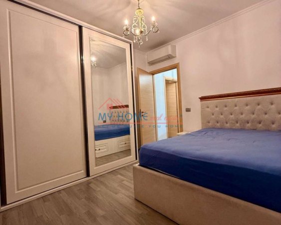 Tirane, jepet me qera apartament 2+1+Ballkon Kati 4, 95 m² 600 € (Tower Bridge)