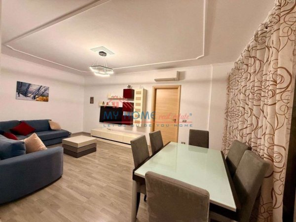 Tirane, jepet me qera apartament 2+1+Ballkon Kati 4, 95 m² 600 € (Tower Bridge)