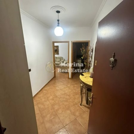 Tirane, jepet me qera apartament 1+1 Kati 5, 65 m² 400 € (Oxhaku)
