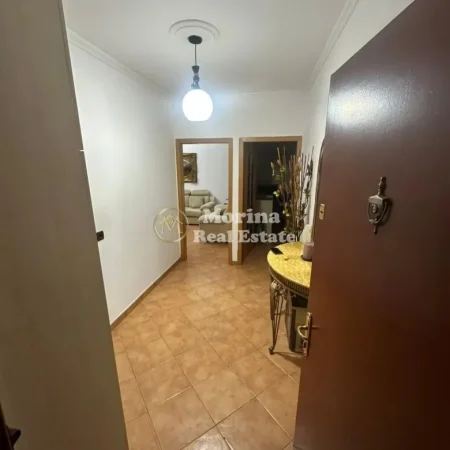 Tirane, jepet me qera apartament 1+1 Kati 5, 65 m² 400 € (Oxhaku)
