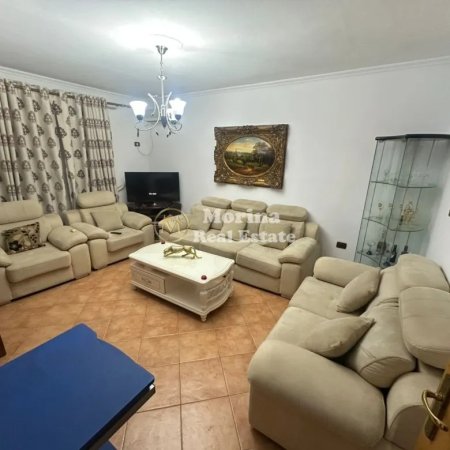 Tirane, jepet me qera apartament 1+1 Kati 5, 65 m² 400 € (Oxhaku)
