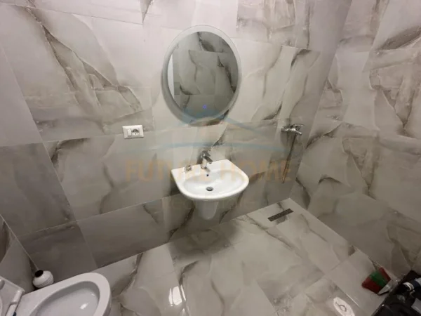 Tirane, jepet me qera apartament 2+1 , 103 m² 650 € (yzberisht)