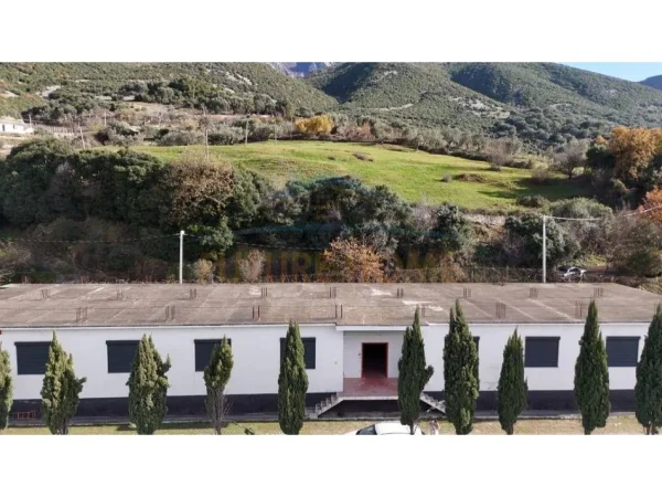 Tirane, jepet me qera magazine Kati 0, 557 m² 2.500 € (Tufine, Tirane)