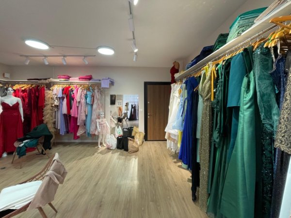 Tirane, jepet me qera ambjent biznesi Kati 1, 75 m² 450 € (Kompleksi Tom Doshi)