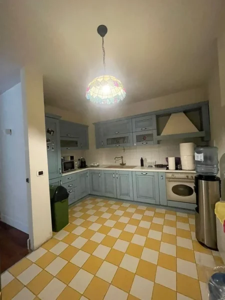 Tirane, shitet apartament 3+1 , 187 m² 470.009 € (Blloku, Rruga Brigada e VIII)