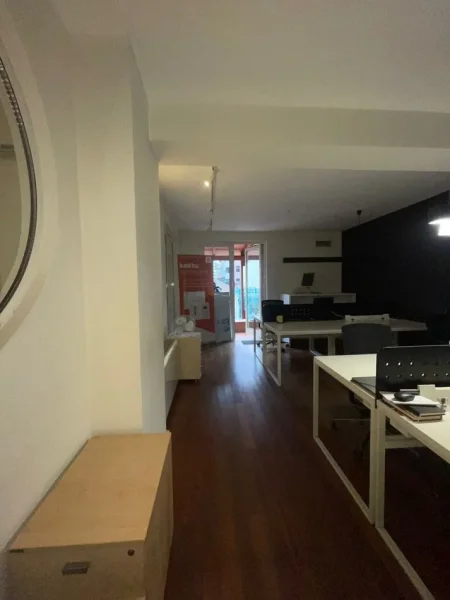 Tirane, shitet apartament 3+1 , 187 m² 470.009 € (Blloku, Rruga Brigada e VIII)