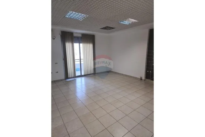 Tirane, shitet apartament 2+1 Kati 4, 97 m² 150.000 € (Kthesa e Kamzes)