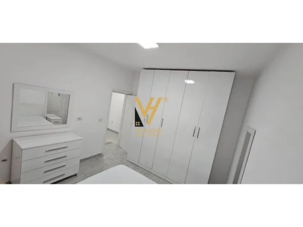 Tirane, jepet me qera apartament 1+1+Ballkon Kati 2, 60 m² 600 € (RRUGA E BARRIKADAVE)