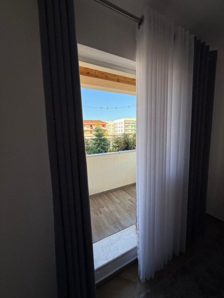 Tirane, jepet me qera apartament 1+1+Ballkon Kati 2, 80 m² 400 € (Allias)