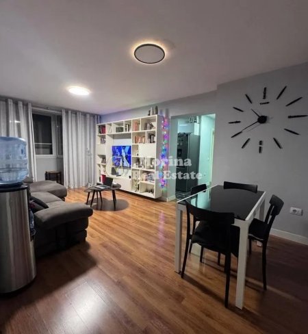 Tirane, jepet me qera apartament 2+1 Kati 3, 72 m² 850 € (Sheshi Willson)
