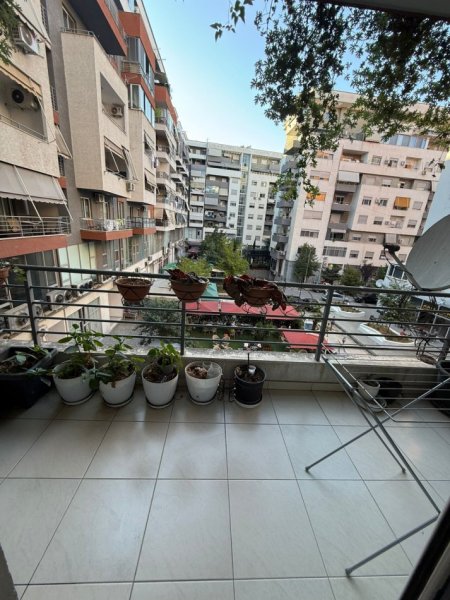 Tirane, shitet apartament 2+1+Ballkon , 106 m² 155.000 € (Astir)
