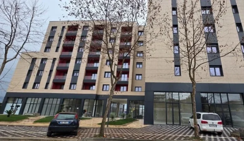 Tirane, jepet me qera dyqan Kati 1, 100 m² 1.500 € 