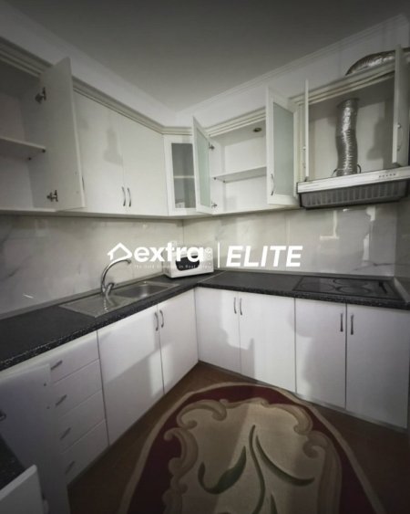 Tirane, jepet me qera apartament 1+1 Kati 5, 69 m² 400 € (Rruga 3 Dheshmoret)