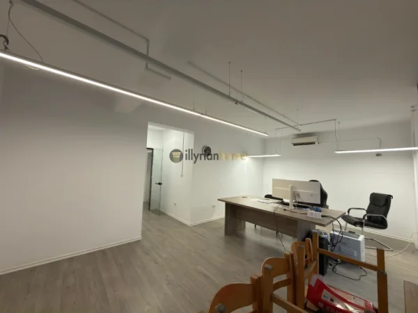 Tirane, jepet me qera ambjent biznesi Kati 1, 41 m² 450 € (Rruga Sulejman Delvina, Vasil Shanto)