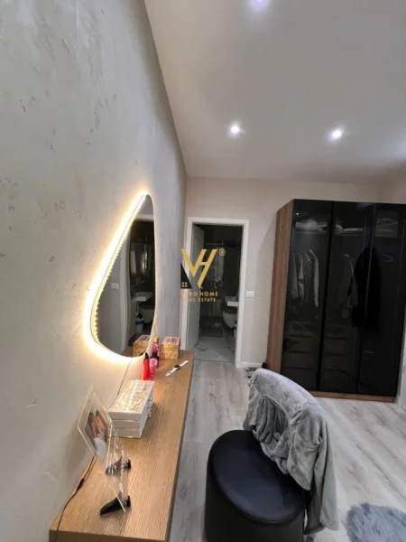 Tirane, jepet me qera apartament 2+1+Ballkon Kati 6, 95 m² 800 € (21 DHJETORI)