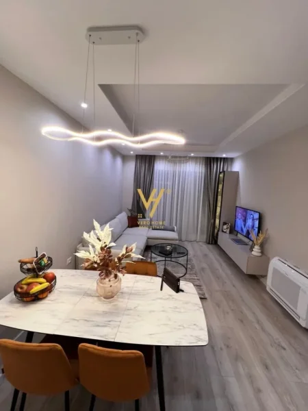 Tirane, jepet me qera apartament 2+1+Ballkon Kati 6, 95 m² 800 € (21 DHJETORI)