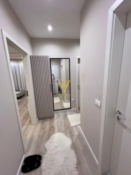 Tirane, jepet me qera apartament 2+1+Ballkon Kati 6, 95 m² 800 € (21 DHJETORI)