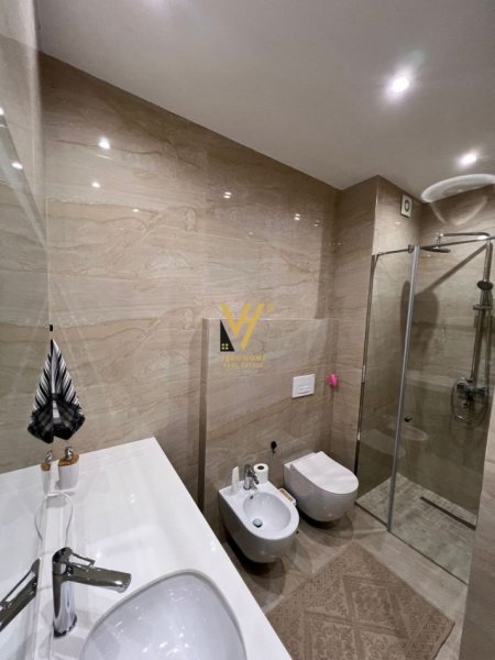 Tirane, jepet me qera apartament 2+1+Ballkon Kati 6, 95 m² 800 € (21 DHJETORI)