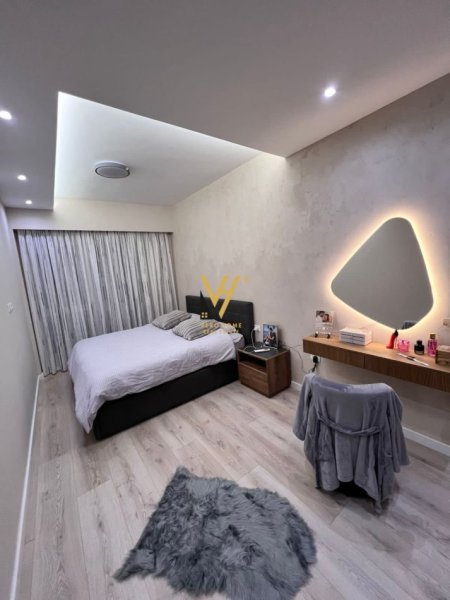 Tirane, jepet me qera apartament 2+1+Ballkon Kati 6, 95 m² 800 € (21 DHJETORI)