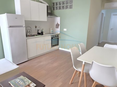 Durres, jepet me qera apartament 2+1 Kati 6, 157 m² 750 € (durres)