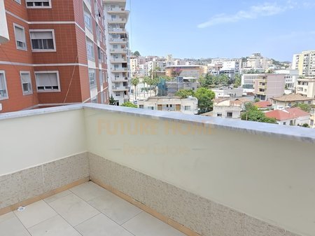 Durres, jepet me qera apartament 2+1 Kati 6, 157 m² 750 € (durres)