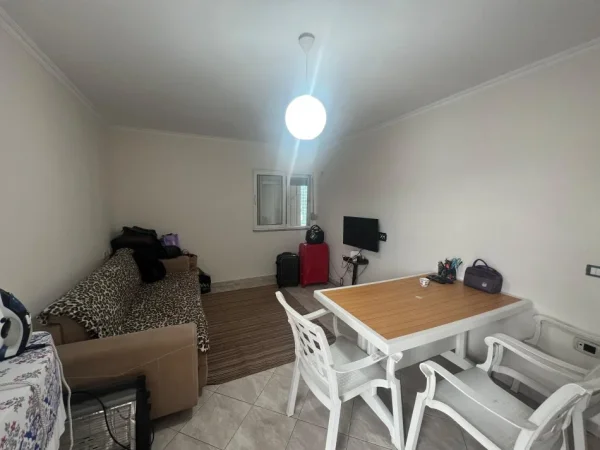 Tirane, jepet me qera apartament 1+1+Ballkon Kati 7, 450 €