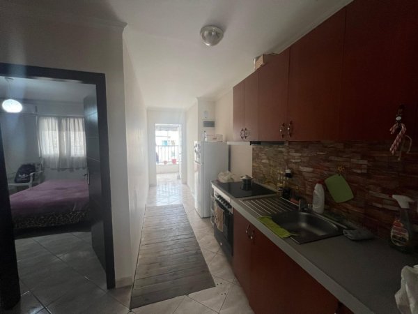 Tirane, jepet me qera apartament 1+1+Ballkon Kati 7, 450 €