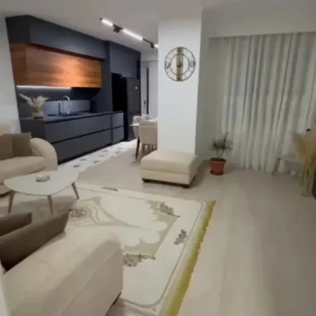 Tirane, jepet me qera 2+1 Kati 3, 100 m² 800 € (Brryli)