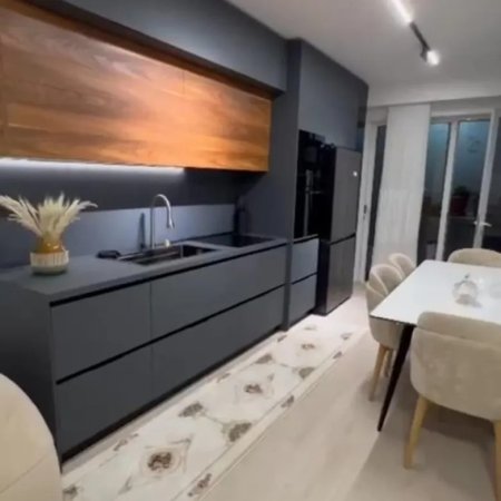 Tirane, jepet me qera 2+1 Kati 3, 100 m² 800 € (Brryli)