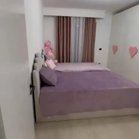 Tirane, jepet me qera 2+1 Kati 3, 100 m² 800 € (Brryli)