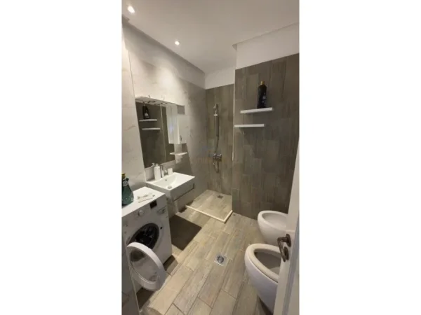 Tirane, shitet apartament 2+1+Ballkon Kati 7, 98 m² 175.000 € (Liqeni i Thate)