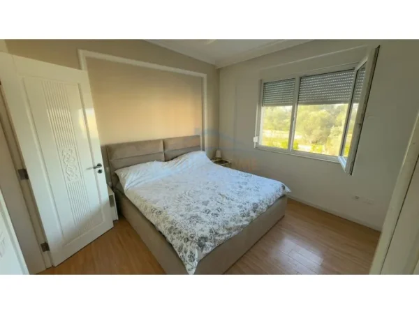 Tirane, shitet apartament 2+1+Ballkon Kati 7, 98 m² 175.000 € (Liqeni i Thate)