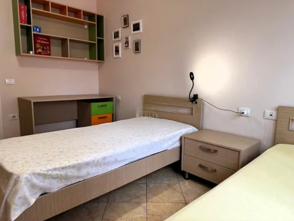 Tirane, jepet me qera apartament 2+1 Kati 2, 60 m² 550 € (don bosco)