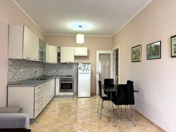 Tirane, jepet me qera apartament 2+1 Kati 2, 60 m² 550 € (don bosco)