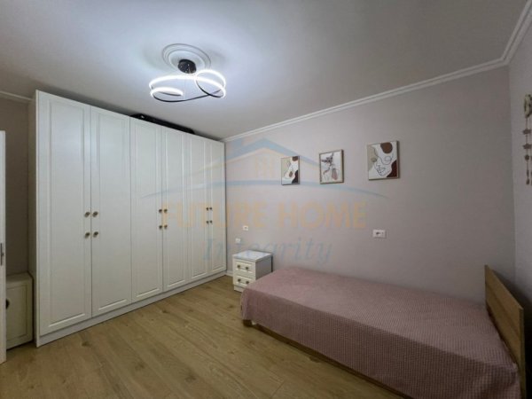 Tirane, jepet me qera apartament 2+1+Ballkon Kati 5, 81 m² 550 € (Oxhaku, Tiranë.)