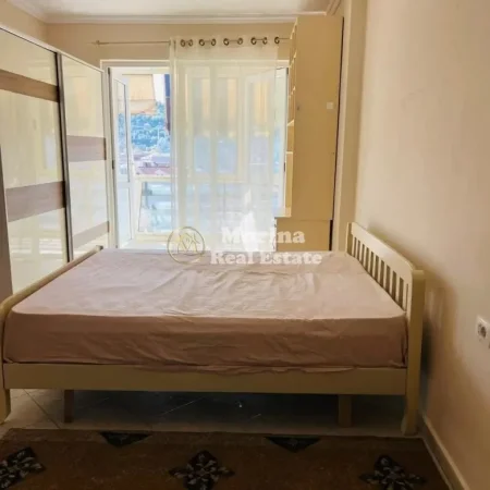 Tirane, jepet me qera apartament 3+1 Kati 4, 110 m² 450 € (Yzberisht)