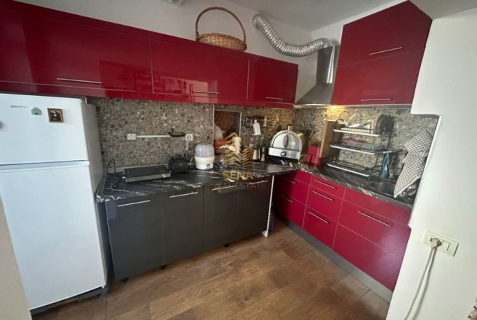 Tirane, jepet me qera apartament 1+1 Kati 1, 65 m² 600 € (Pazari i Ri)