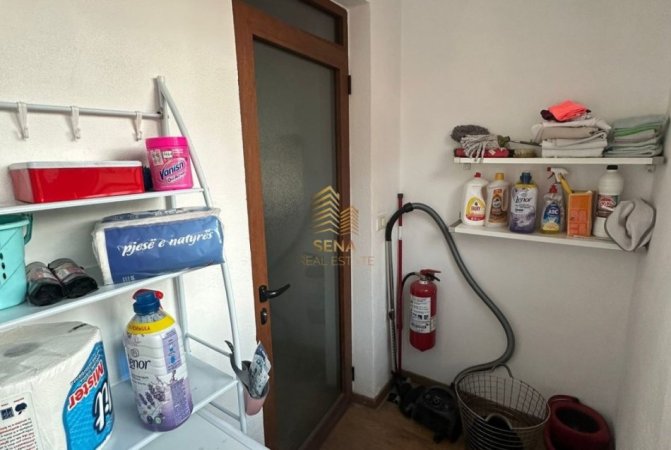 Tirane, jepet me qera apartament 1+1 Kati 1, 65 m² 600 € (Pazari i Ri)