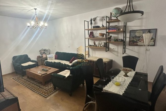 Tirane, jepet me qera apartament 1+1 Kati 1, 65 m² 600 € (Pazari i Ri)