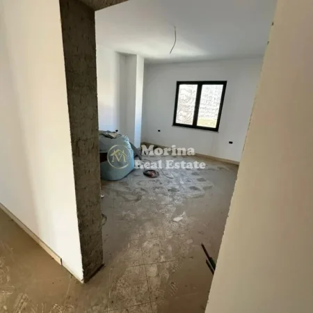 Tirane, shitet Vile 4 Katshe , 720 m² 1.100.000 € (Kinostudio)