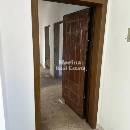 Tirane, shitet Vile 4 Katshe , 720 m² 1.100.000 € (Kinostudio)