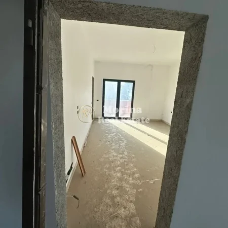 Tirane, shitet Vile 4 Katshe , 720 m² 1.100.000 € (Kinostudio)