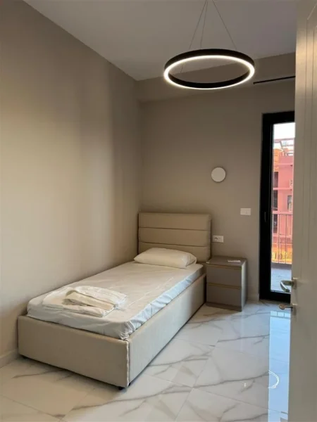 Tirane, jepet me qera apartament 3+1+Ballkon Kati 15, 125 m² 1.900 € (Garden Building)